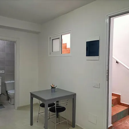 Acogedor Miniestudio En Playa Honda (Lanzarote)
